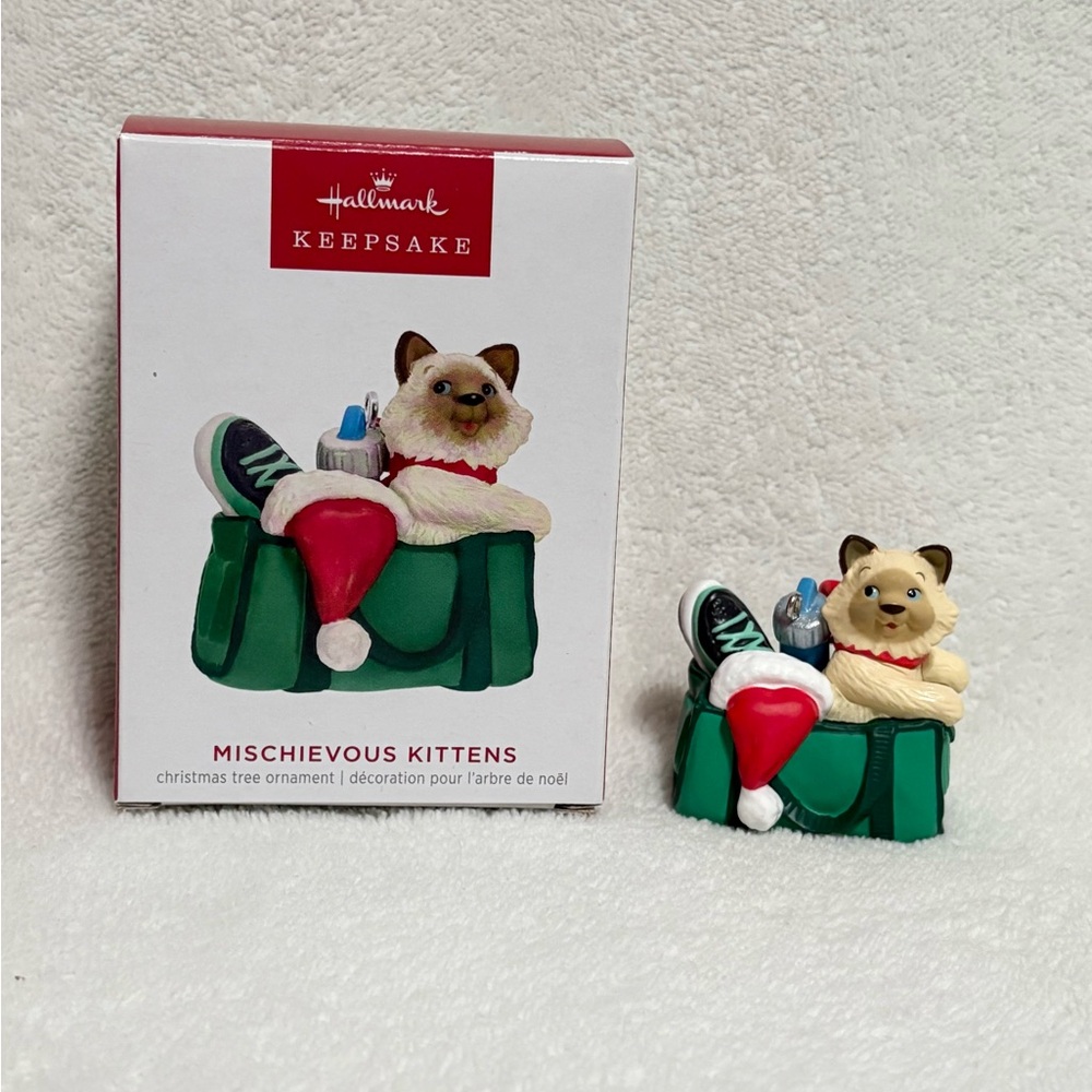 Hallmark Keepsake Mischievous Kittens Ornament - Green and Red New
